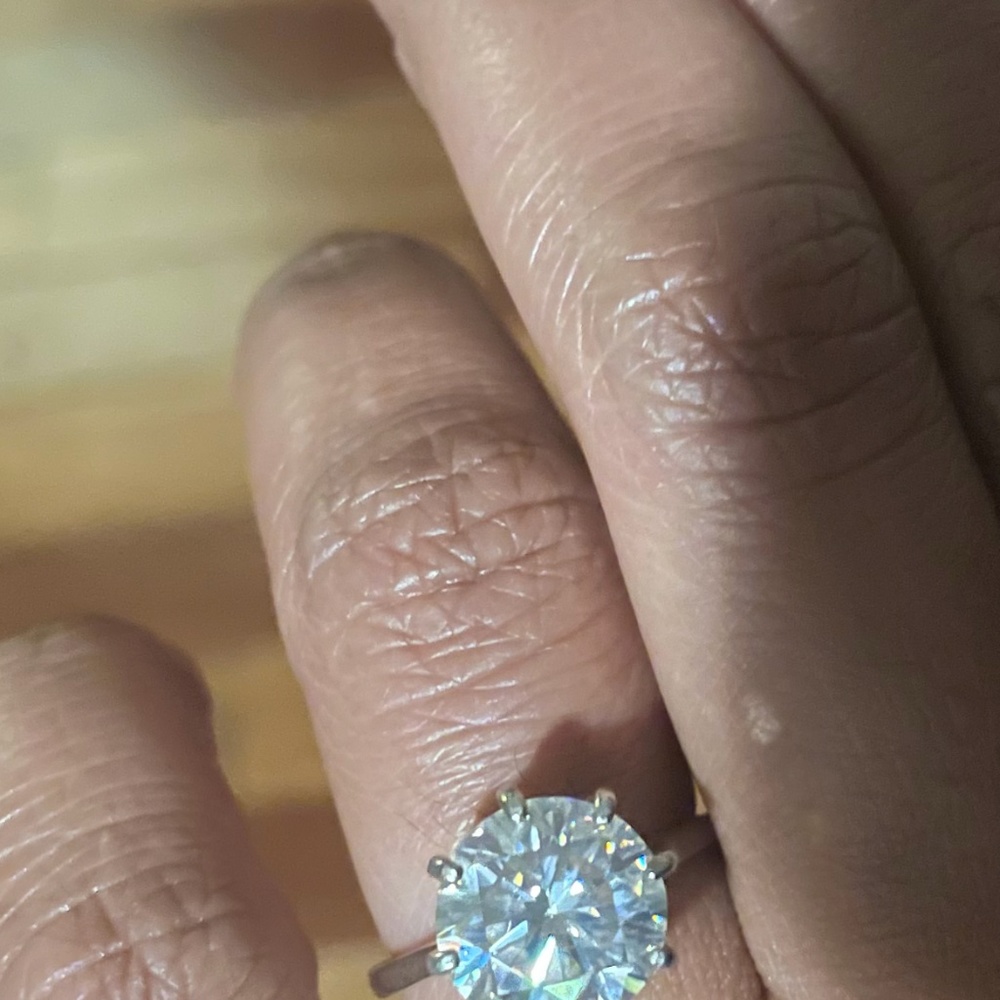 GENUINE 5ct ROUND BRILLIANT, MOISSANITE RING. S.S. 7.5…STUNNING!!!